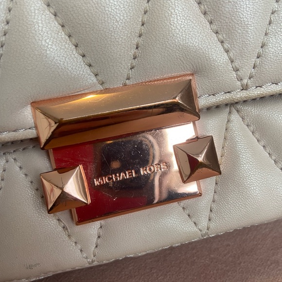 Michael Kors Light Pink Bag with Rose Gold - Picture 3 of 12